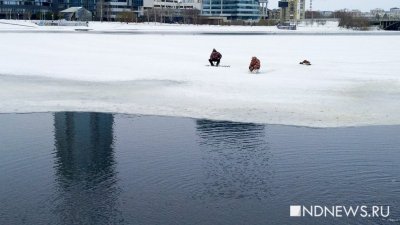 На Волге четыре человека погибли, провалившись под лед