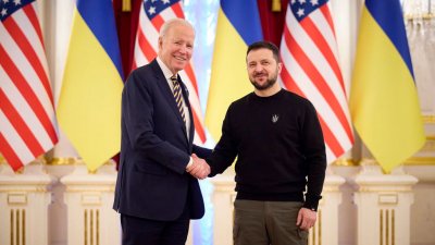 Президент США прилетел в Киев на встречу с Зеленским