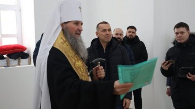Губернатор Шумков не явился на возложение цветов к Вечному огню 23 февраля, но сходил в церковь