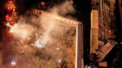 В Греции 32 человека погибли при столкновении поездов