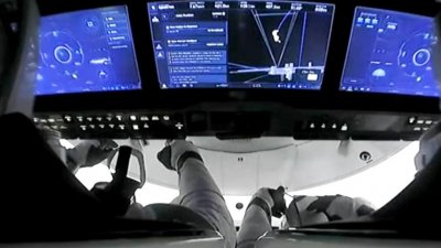Корабль Crew Dragon с российским космонавтом успешно вернулся на Землю