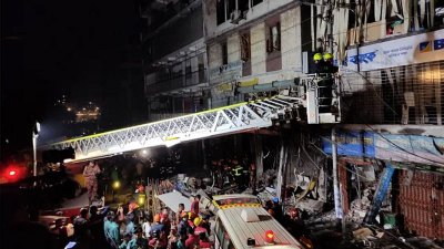 Мощный взрыв в Бангладеш: 15 человек погибли, более 140 – получили ранения