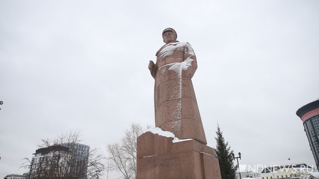 300 фактов о Екатеринбурге. По городу путешествовал 160-тонный памятник