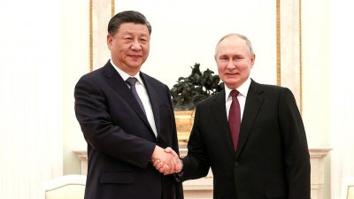 «Дорогие друзья» Путин и Си Цзиньпин начали неформальную встречу в Кремле