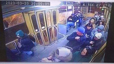 В Екатеринбурге неизвестные обстреляли трамвай (ВИДЕО)