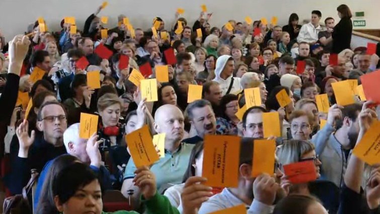 Изменения в схему выборов гордумы одобрили 442 человека. Против – 423