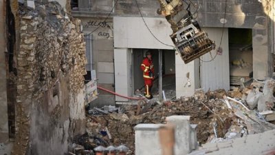 В Марселе число жертв обрушения дома выросло до четырех