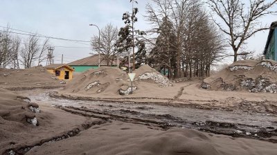 Камчатских школьников переведут на дистант из-за пеплопада от вулкана Шивелуч