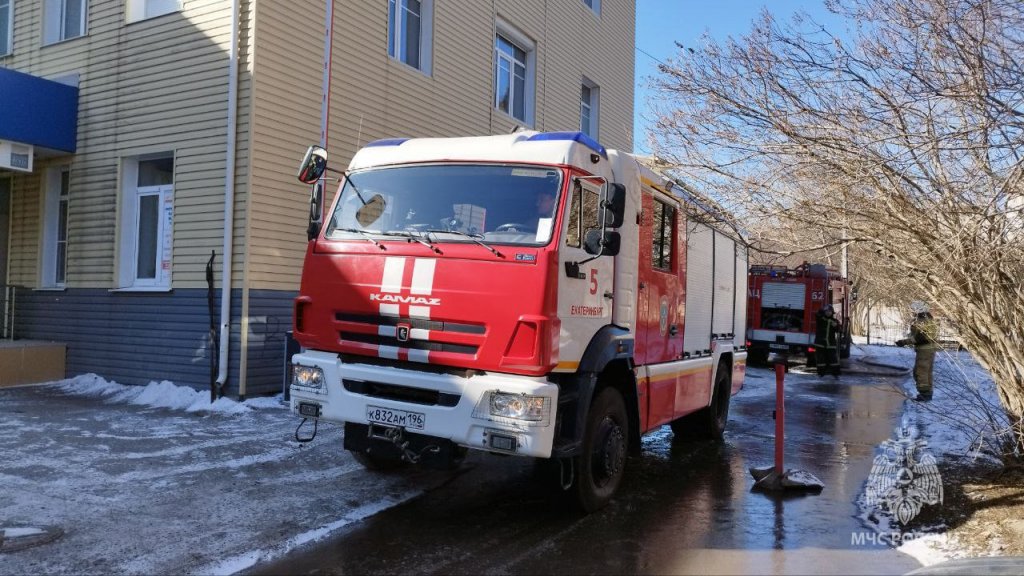 В Березовском произошел пожар в здании налоговой службы (ФОТО)