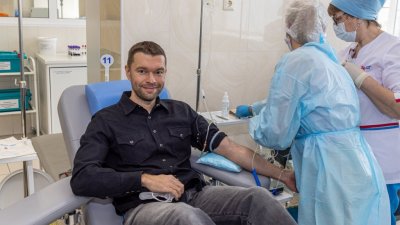 Депутаты гордумы сдали кровь ко Дню донора
