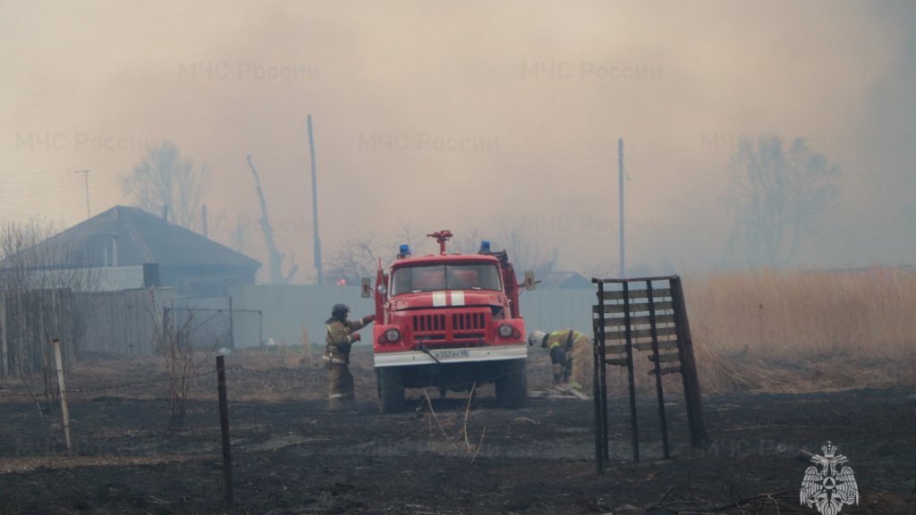В Зауралье из-за пожаров эвакуировали жителей деревень