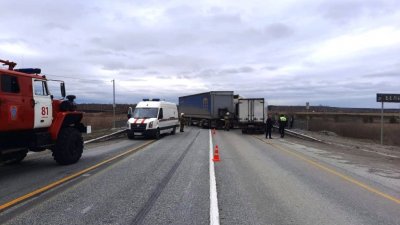 На Тюменском тракте столкнулись два грузовика
