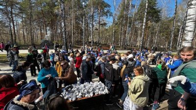 2,5 тонны мусора собрали в парке Маяковского во время акции «Особенности национальной уборки» (ФОТО)