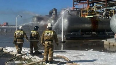 В Казахстане четверо рабочих пострадали при пожаре на газовом заводе