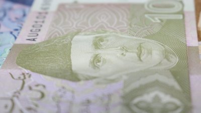 Задорнов: «зависшие» рупии стали фактором ослабления рубля