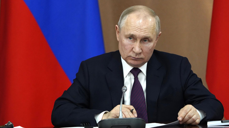 «Недоумки»: Путин оценил давление Запада на Россию