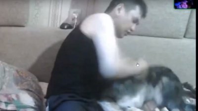 В Нижнем Тагиле треш-стример избивал собаку в прямом эфире (ФОТО)