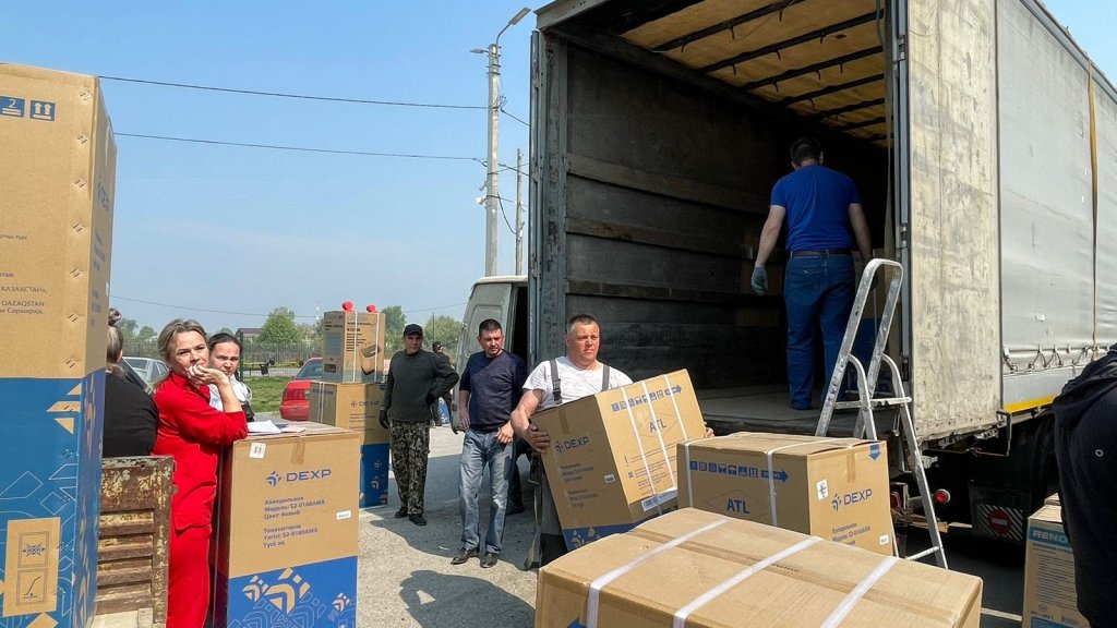 Погорельцы из Сосьвы получили холодильники и стиральные машины от благотворителей (ФОТО)