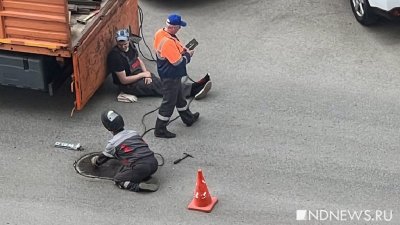 В Краснолесье рабочие заварили крышки люков на дороге (ФОТО)
