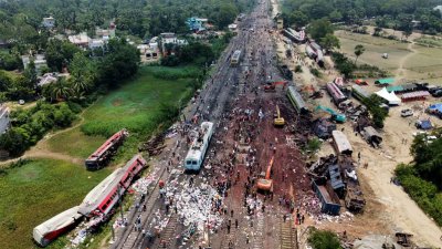 Железнодорожная катастрофа в Индии: число жертв превысило 300 человек