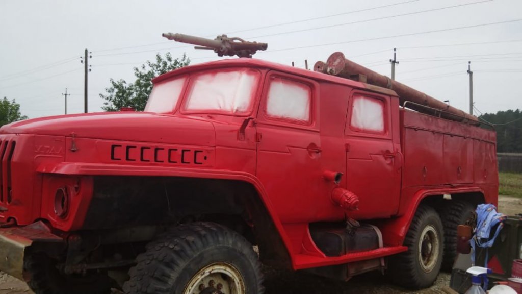 Свердловчанин купил пожарную машину, чтобы защищать от огня свое село и его окрестности (ФОТО, ВИДЕО)
