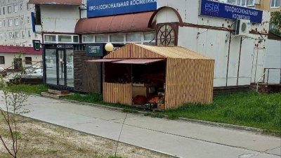 Власти Ноябрьска предложили владельцам овощных палаток за 30 тыс. рублей украсить киоски рейками