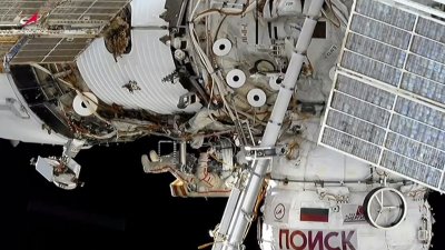 Уральцы Сергей Прокопьев и Дмитрий Петелин провели в открытом космосе более 6 часов