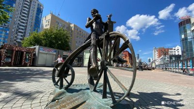300 фактов о Екатеринбурге. Памятник выдуманному изобретателю велосипеда