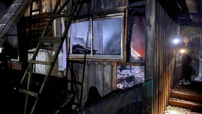 В Приамурье полностью сгорел дом с семьей внутри