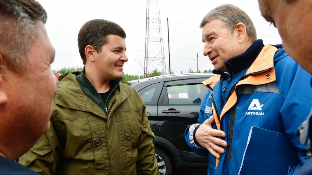 Губернатор Артюхов показал площадку придорожного сервиса со стелой за 2 млрд рублей