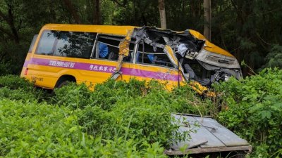 В Гонконге 37 человек пострадали при столкновении двух автобусов