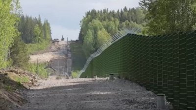 Финляндия достроила пробный участок забора на границе с Россией