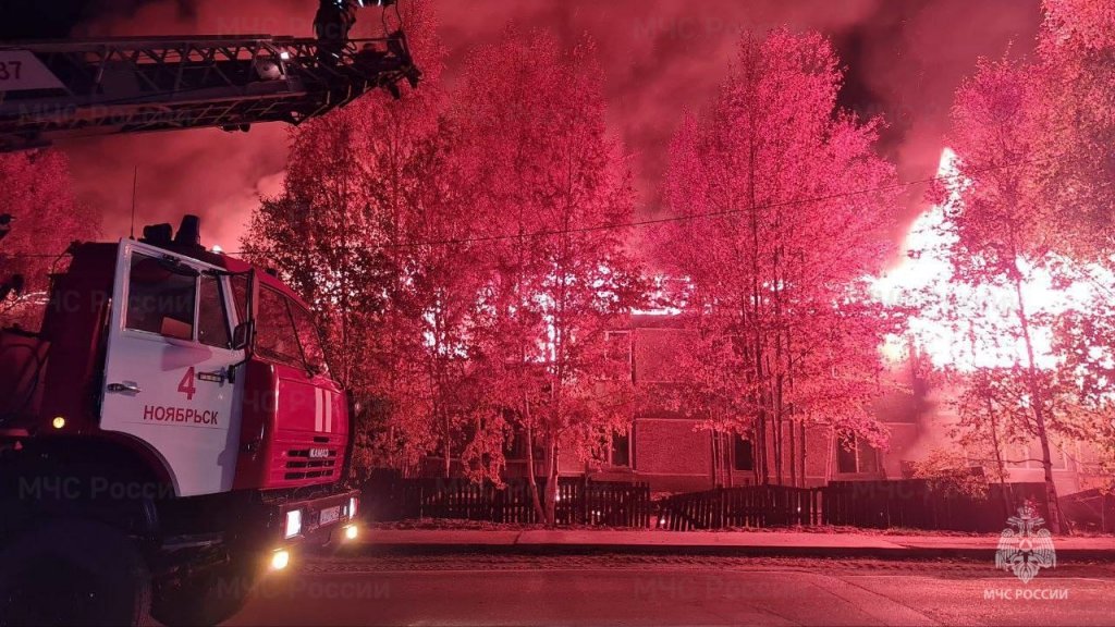 Женщина и двое детей погибли в пожаре в аварийном доме Ноябрьска