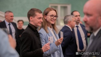 Новые депутаты Екатеринбургской думы получили удостоверения (ФОТО)