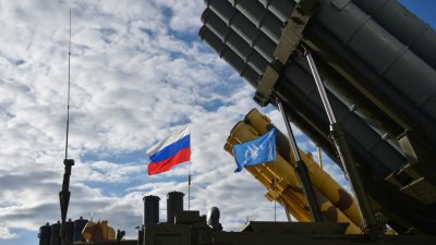Над Крымом сбили ракеты, в Севастополе тушат штаб флота