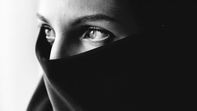 В Швейцарии запретили носить на улице скрывающую лицо одежду