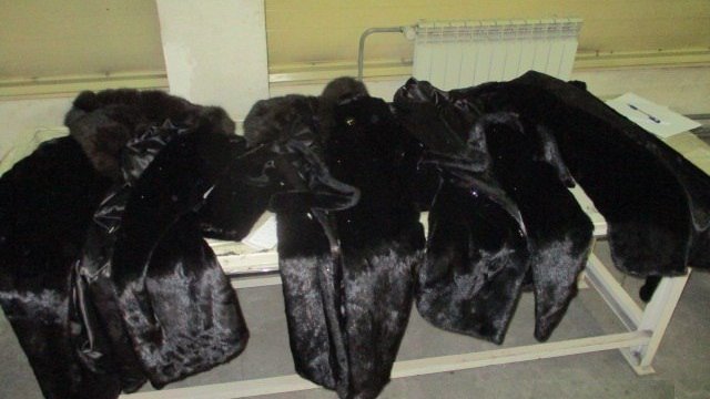 На складе в Кольцово нашли 25 шуб, которые никто не признал своими (ФОТО)
