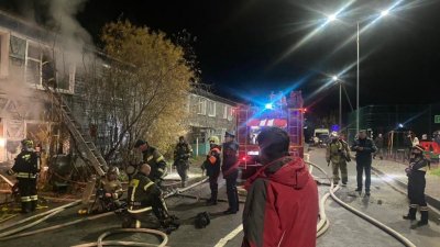 В горевшем аварийном доме в Салехарде погибли три человека