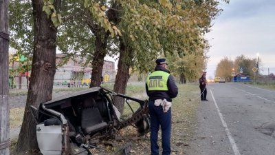 Машину с тремя пьяными парнями разорвало пополам (ФОТО)