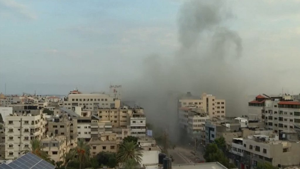Израиль потребовал эвакуировать пять школ и больницу в секторе Газа