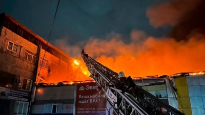 Пожар произошел в торговом центре в Бурятии