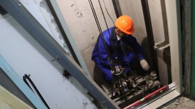 В Свердловской области к концу года обновят более 400 лифтов