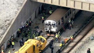 В Чикаго поезд врезался в снегоуборщик: 38 человек пострадали