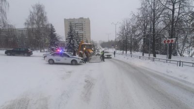 В аварии со снегоуборочной машиной пострадали двое детей (ФОТО)