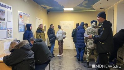 «По 6-7 часов ждем». В Екатеринбурге скопились очереди в пунктах оформления ДТП (ФОТО)