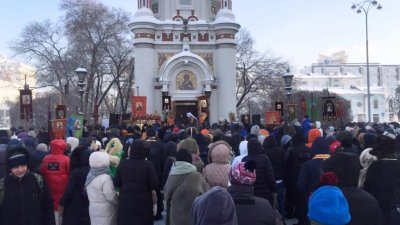 В Екатеринбурге в 30-градусный мороз прошел крестный ход (ФОТО, ВИДЕО)