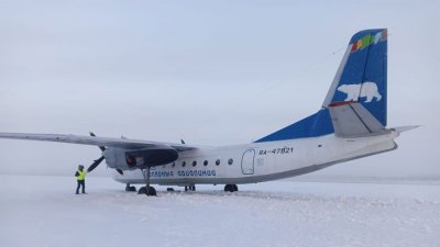 В Якутии самолет с 30 пассажирами промахнулся мимо полосы и сел на реку