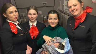 Родившая на рейсе «Уральских» пассажирка рассказала, почему решилась лететь на сносях