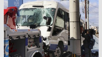 В Японии иностранцы пострадали в ДТП с микроавтобусом