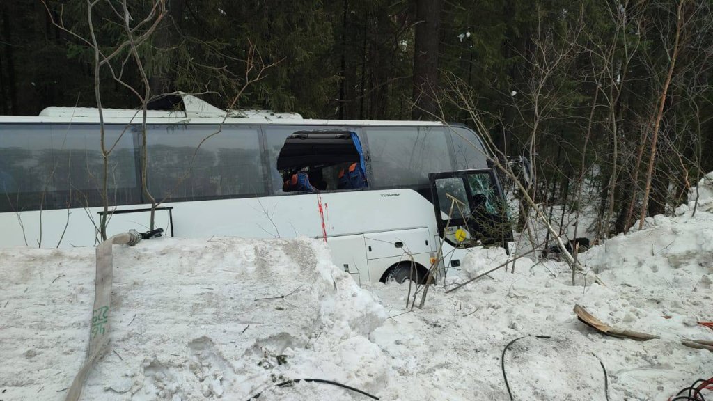 В Свердловской области автобус с детской хоккейной командой попал в ДТП, есть погибшие (ФОТО)